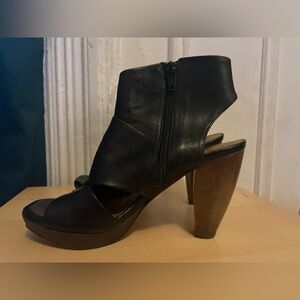 Coclico Black Platform Sandals